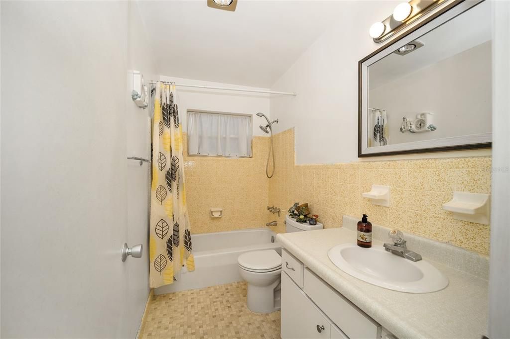 最近售出: $124,000 (2 贝兹, 2 浴室, 1688 平方英尺)