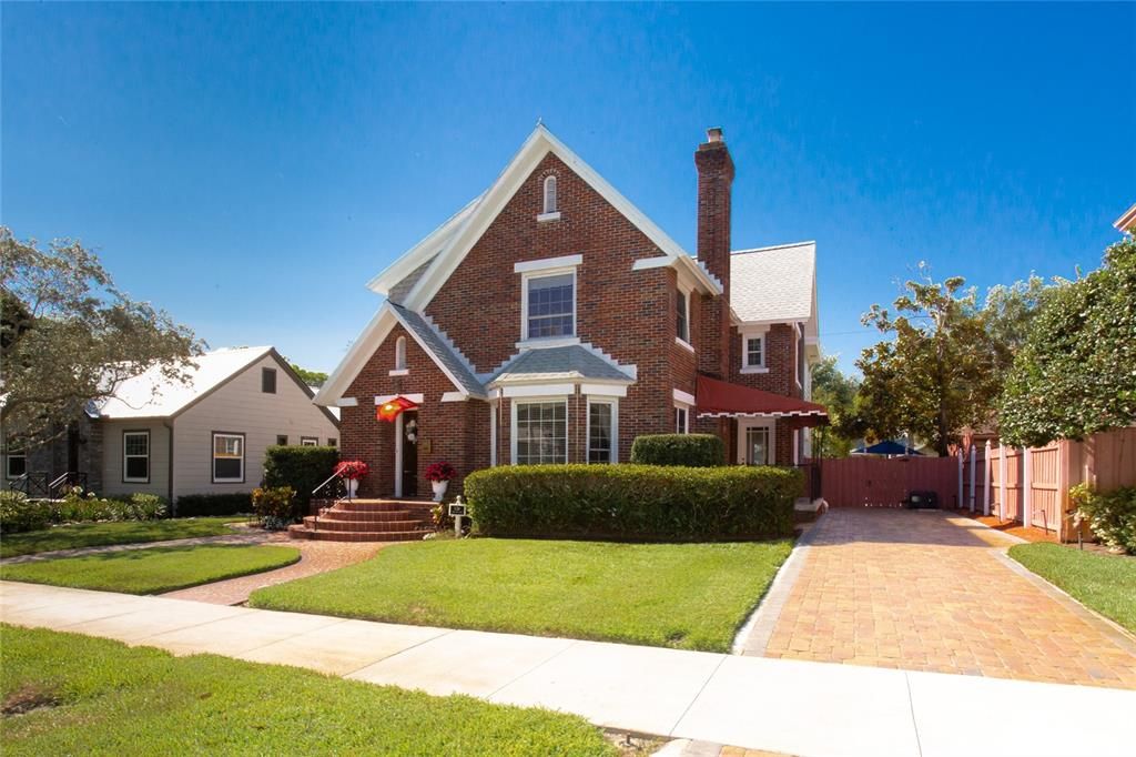 Recently Sold: $1,275,000 (5 beds, 3 baths, 3505 Square Feet)