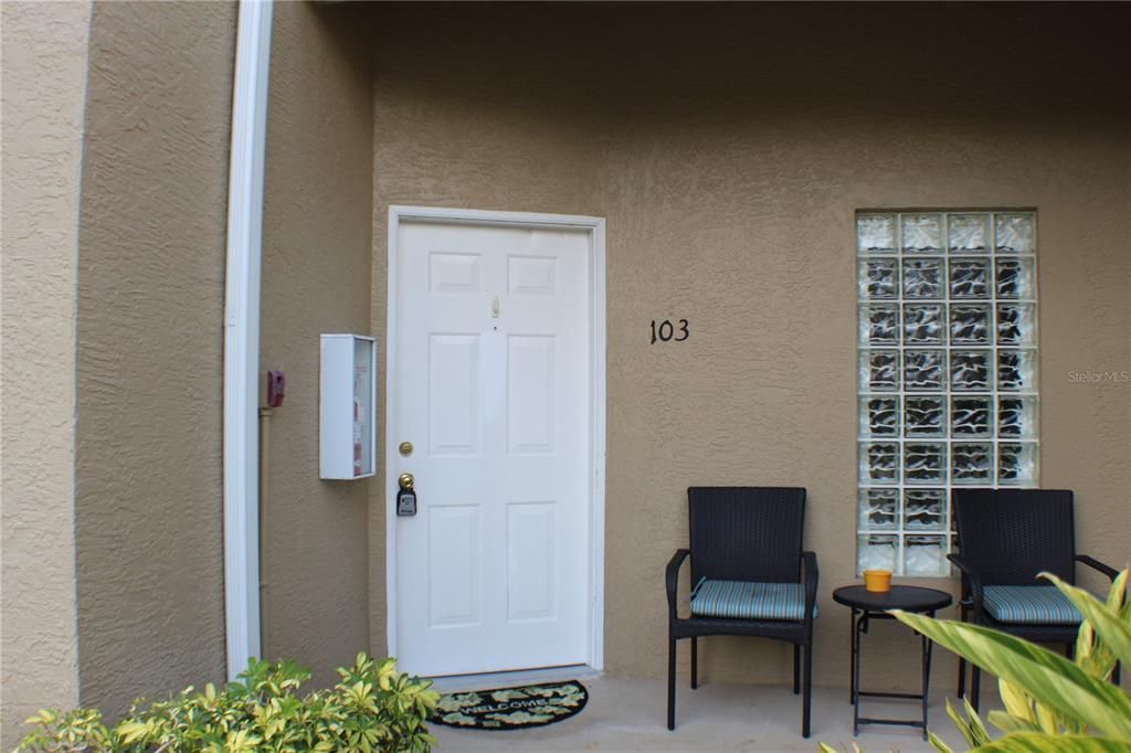 Recently Sold: $180,000 (2 beds, 2 baths, 978 Square Feet)
