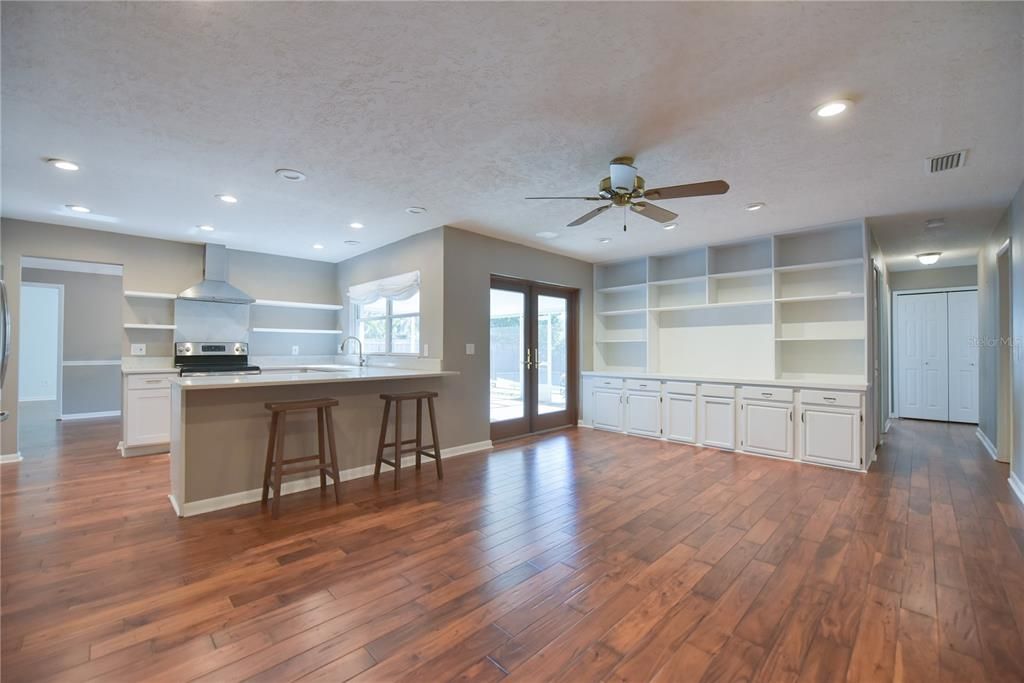 Kitchen is open to the Great room and overlooks the patio and pool area. Perfect house for entertaining and the split floorpan offers a perfect retreat.