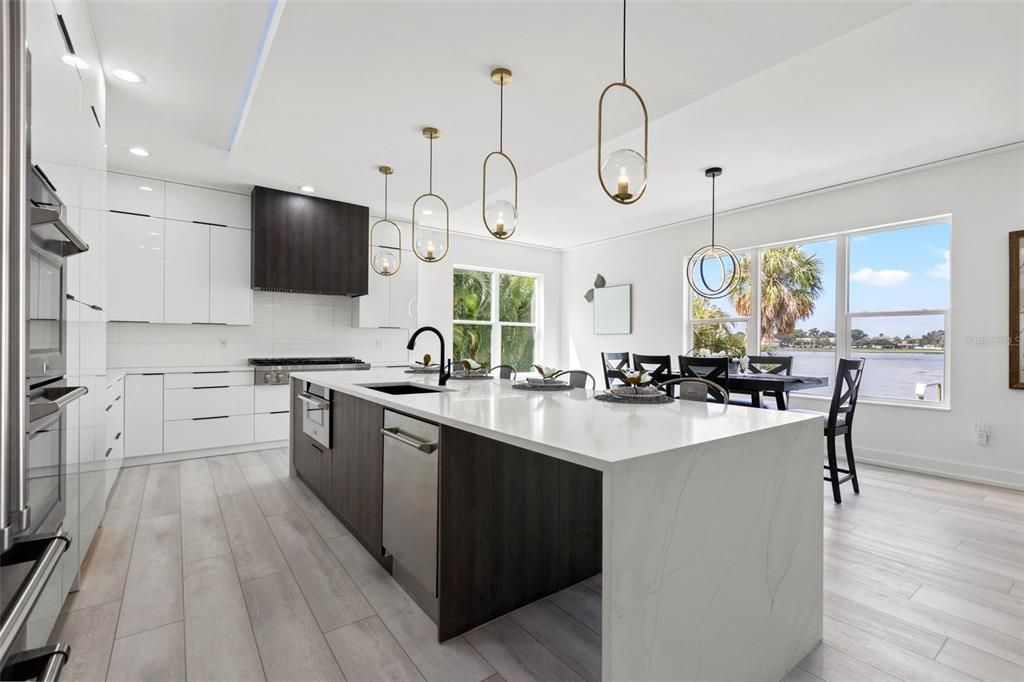 Recently Sold: $4,230,000 (6 beds, 5 baths, 5200 Square Feet)
