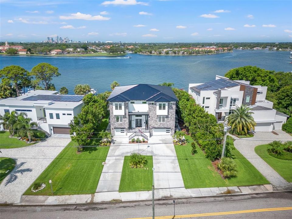 Recently Sold: $4,230,000 (6 beds, 5 baths, 5200 Square Feet)