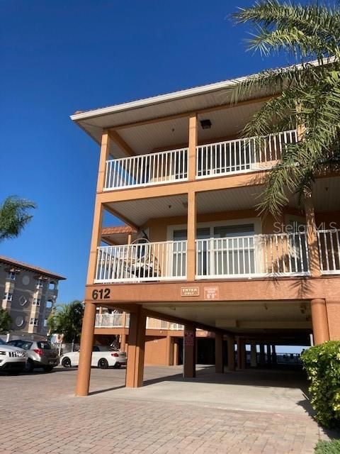 Recently Sold: $775,000 (2 beds, 2 baths, 1215 Square Feet)
