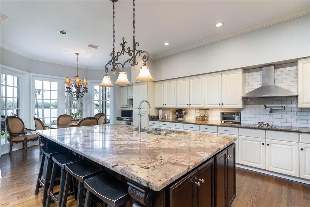 Recently Sold: $1,375,000 (4 beds, 3 baths, 4215 Square Feet)