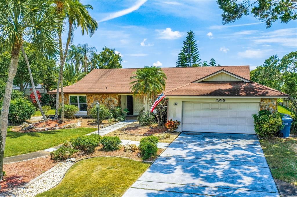 Recently Sold: $550,000 (4 beds, 2 baths, 2244 Square Feet)