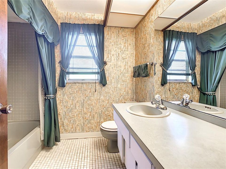最近售出: $550,000 (4 贝兹, 2 浴室, 2244 平方英尺)