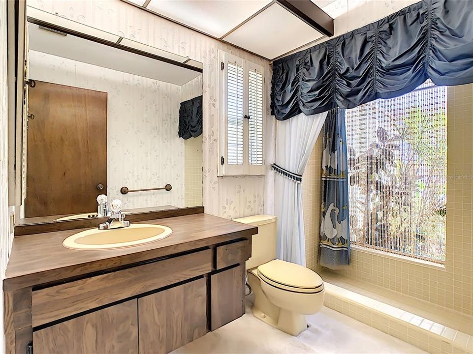 Недавно продано: $550,000 (4 спален, 2 ванн, 2244 Квадратных фут)