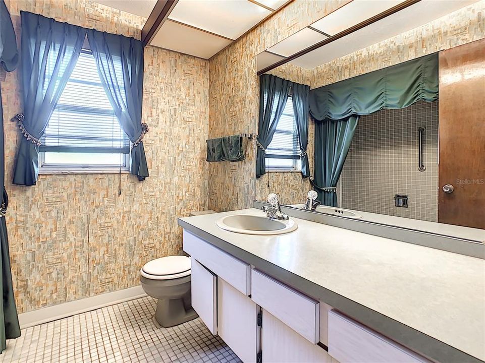 最近售出: $550,000 (4 贝兹, 2 浴室, 2244 平方英尺)
