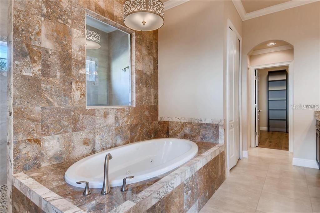 最近租的: $5,500 (5 贝兹, 4 浴室, 3953 平方英尺)