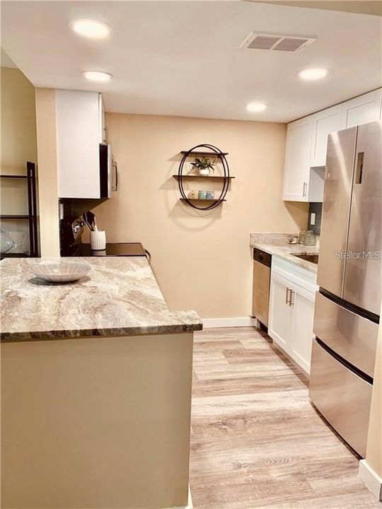 Recently Rented: $2,595 (1 beds, 1 baths, 580 Square Feet)