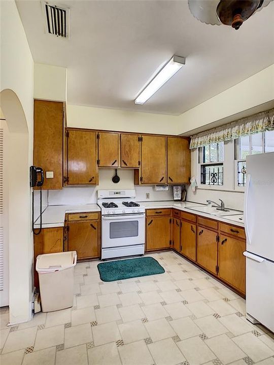 Recently Sold: $289,000 (2 beds, 1 baths, 1230 Square Feet)