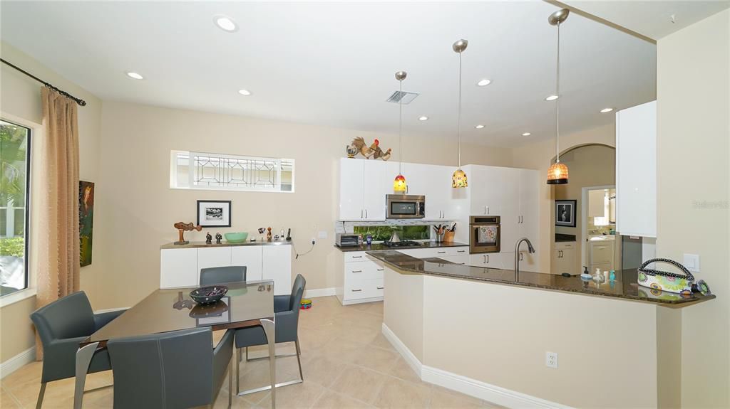 Recently Sold: $595,000 (2 beds, 2 baths, 2405 Square Feet)
