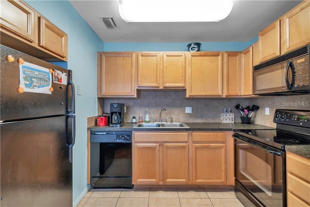 Recently Rented: $1,900 (2 beds, 1 baths, 773 Square Feet)