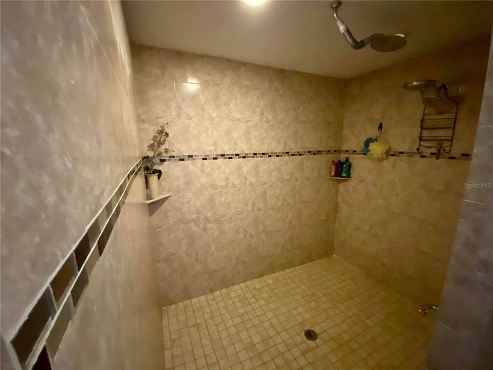 最近售出: $300,000 (3 贝兹, 2 浴室, 1892 平方英尺)