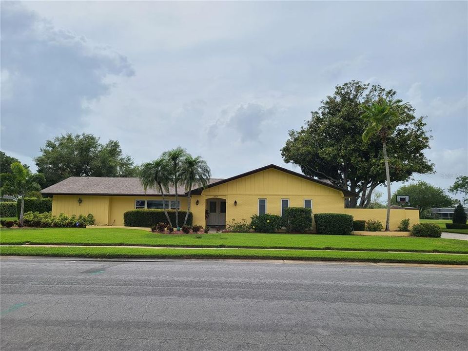 Recently Sold: $650,000 (4 beds, 3 baths, 2564 Square Feet)