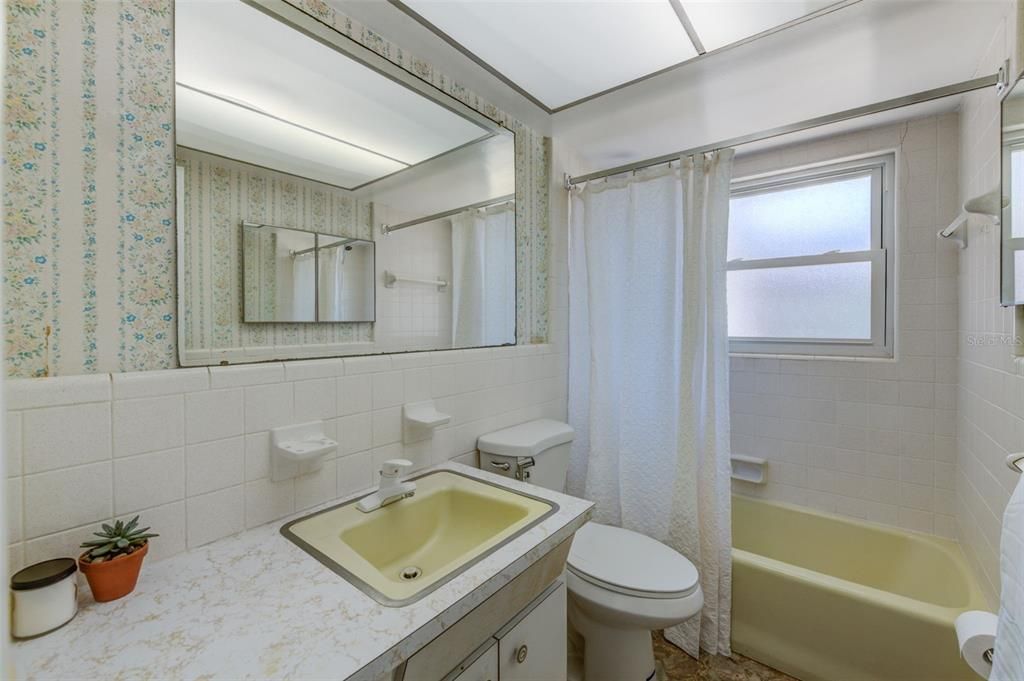 最近售出: $650,000 (2 贝兹, 2 浴室, 1145 平方英尺)