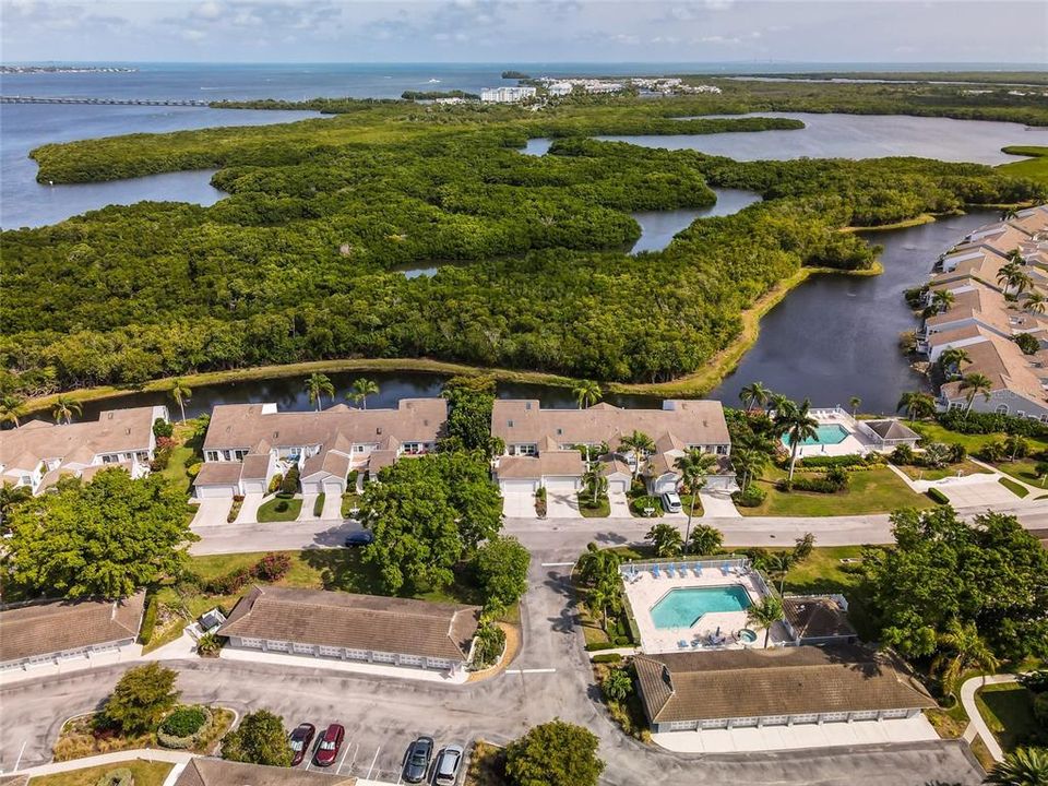 Recently Sold: $475,000 (2 beds, 2 baths, 1547 Square Feet)