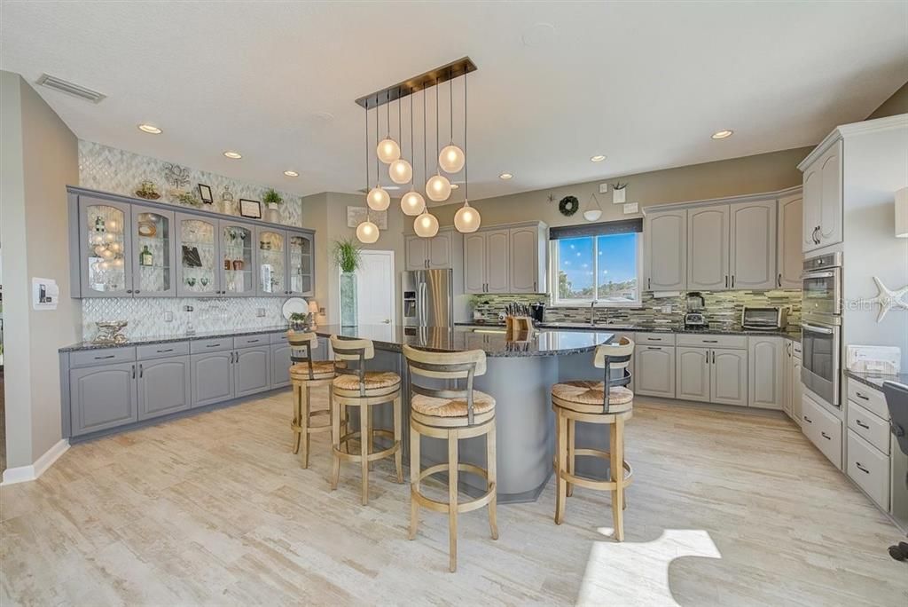 Recently Sold: $2,399,900 (4 beds, 2 baths, 4482 Square Feet)