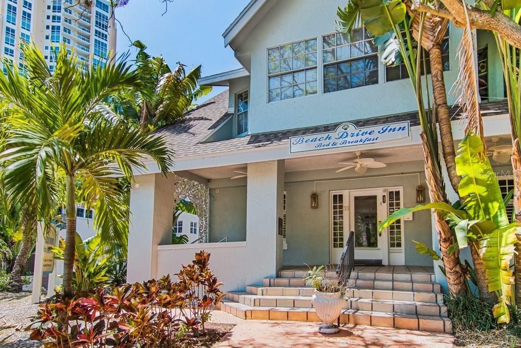 Recently Sold: $2,600,000 (7 beds, 7 baths, 3679 Square Feet)