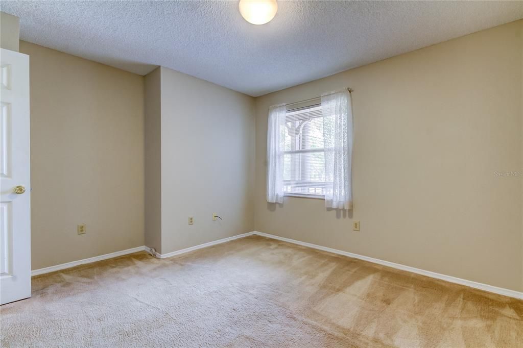 Recently Sold: $182,000 (2 beds, 2 baths, 976 Square Feet)