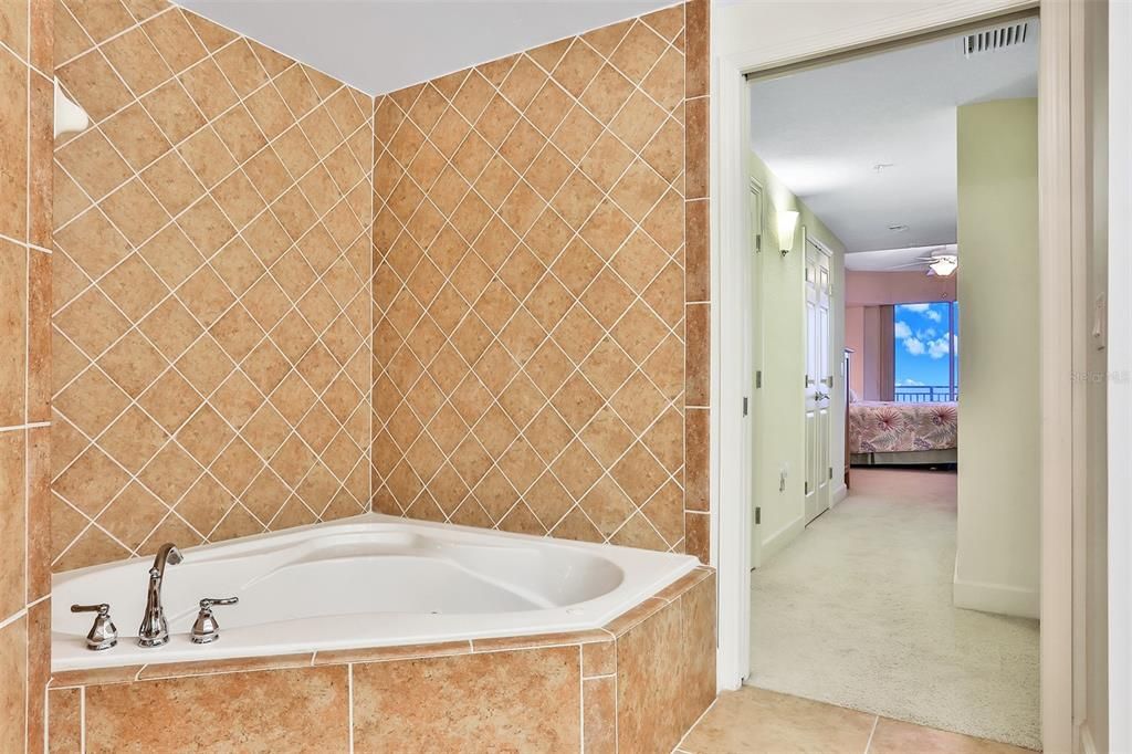 最近售出: $699,900 (3 贝兹, 3 浴室, 2595 平方英尺)