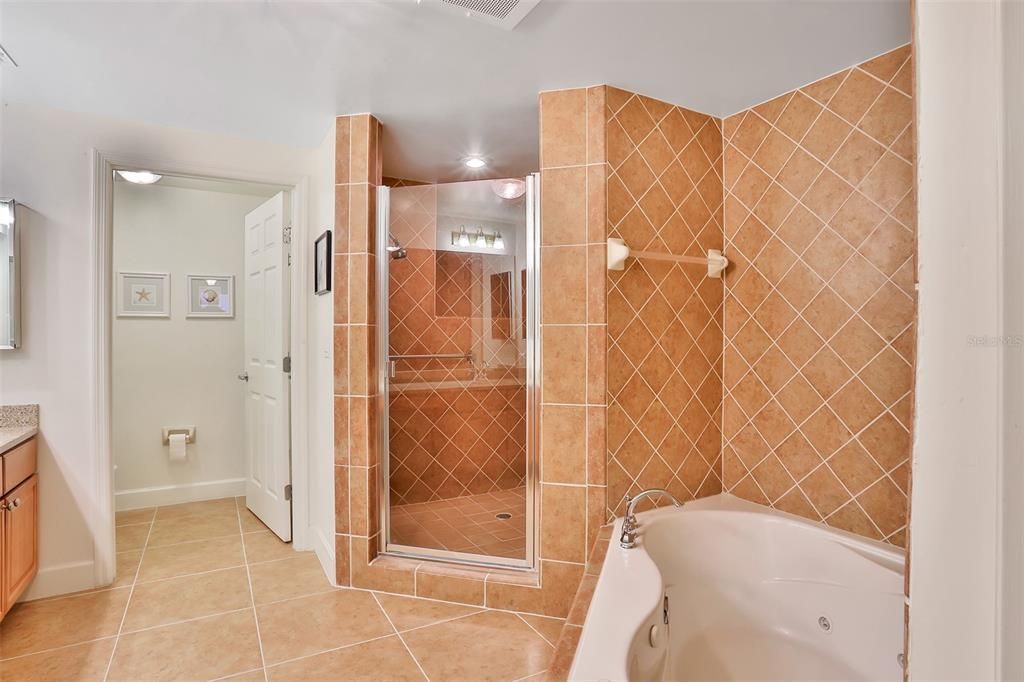 最近售出: $699,900 (3 贝兹, 3 浴室, 2595 平方英尺)