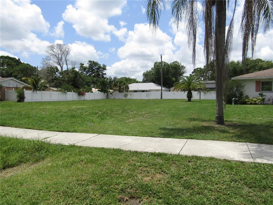 Vendido Recientemente: $95,000 (0.23 acres)