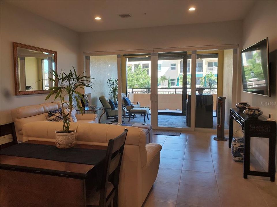 Recently Sold: $439,500 (2 beds, 2 baths, 1548 Square Feet)