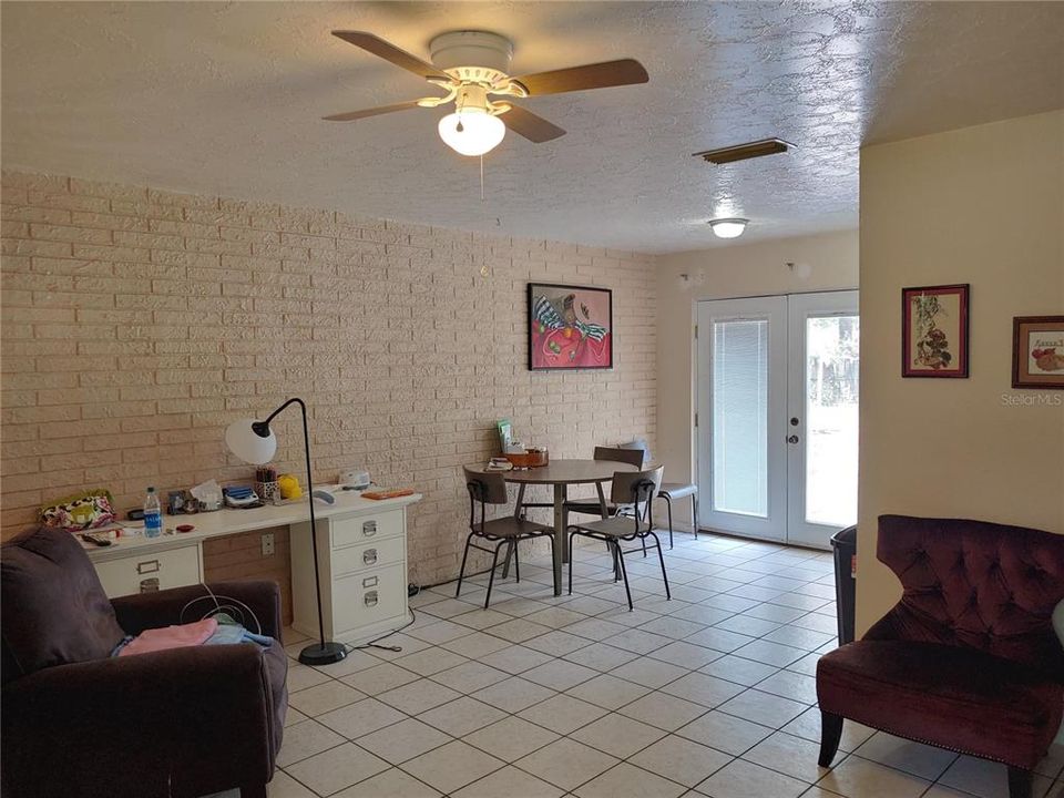 Recently Sold: $90,000 (3 beds, 1 baths, 924 Square Feet)