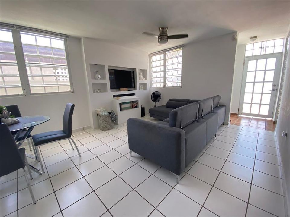 Vendido Recientemente: $165,000 (3 camas, 2 baños, 1039 Pies cuadrados)