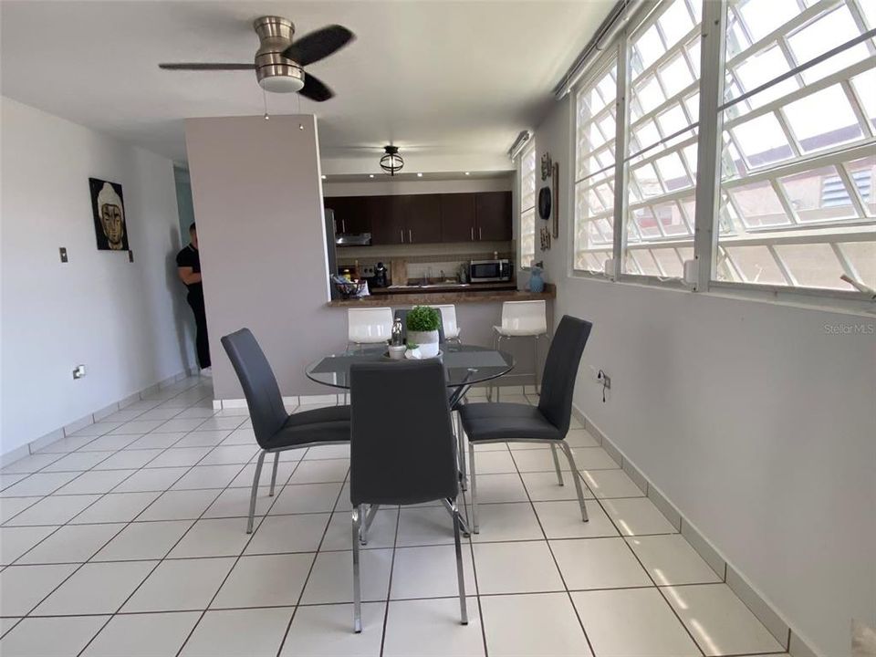 Vendido Recientemente: $165,000 (3 camas, 2 baños, 1039 Pies cuadrados)