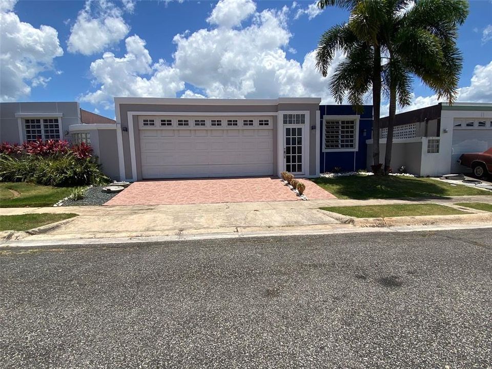 Recently Sold: $165,000 (3 beds, 2 baths, 1039 Square Feet)