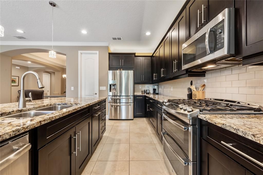 STAINLESS STEEL APPLIANCES include a GAS RANGE!