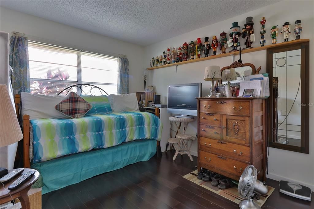 Recently Sold: $180,000 (2 beds, 2 baths, 1230 Square Feet)