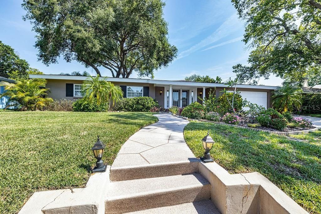 Recently Sold: $500,000 (4 beds, 3 baths, 2228 Square Feet)