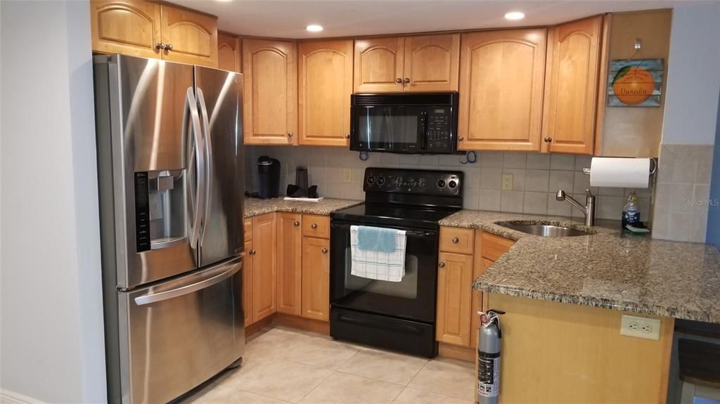 Recently Rented: $3,200 (2 beds, 2 baths, 1075 Square Feet)