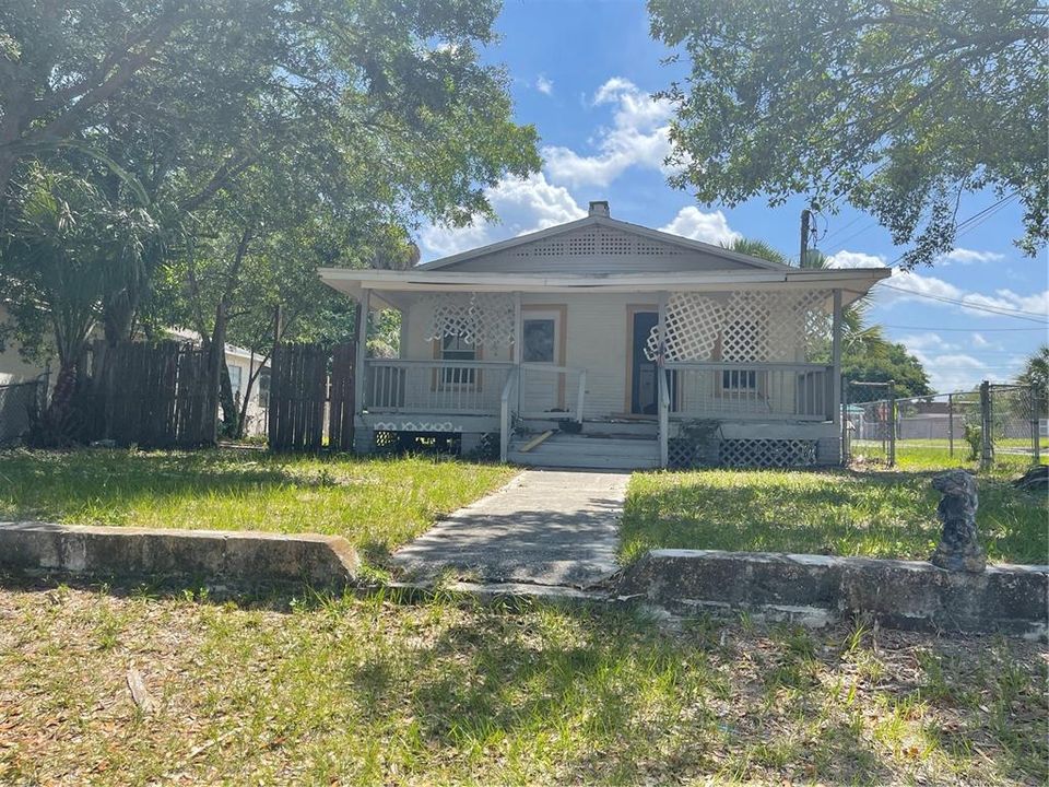 Recently Sold: $114,000 (2 beds, 1 baths, 1047 Square Feet)