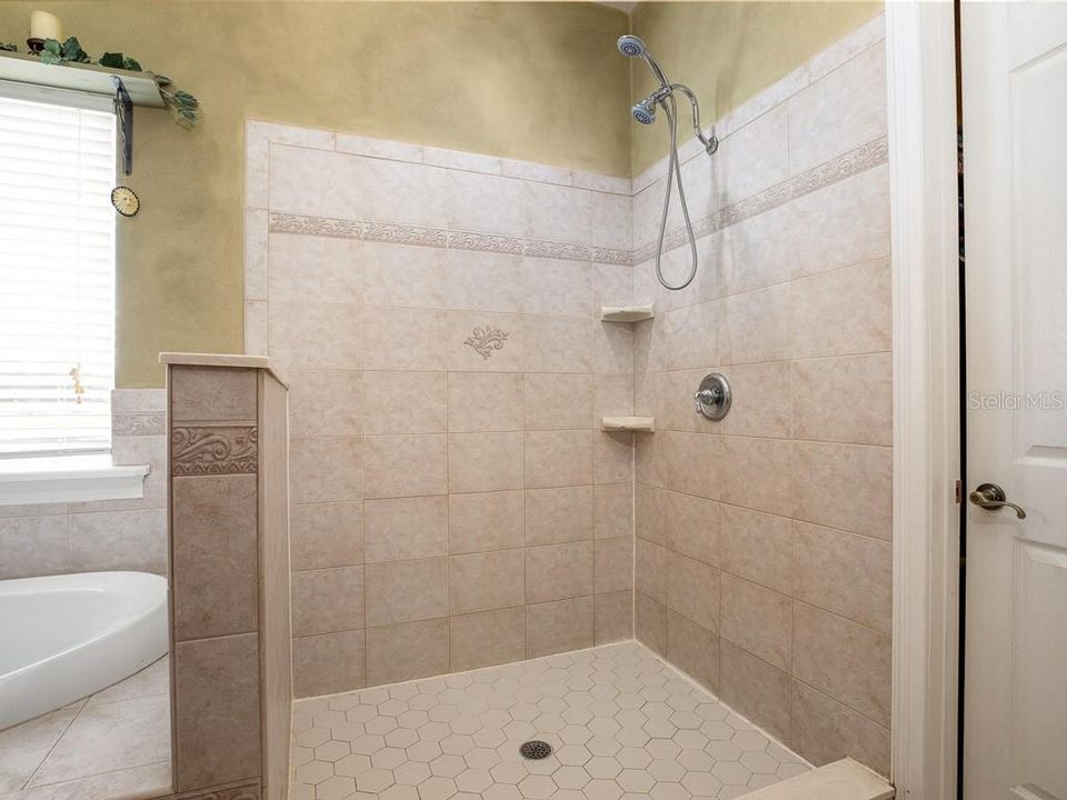 最近售出: $569,000 (5 贝兹, 3 浴室, 4525 平方英尺)