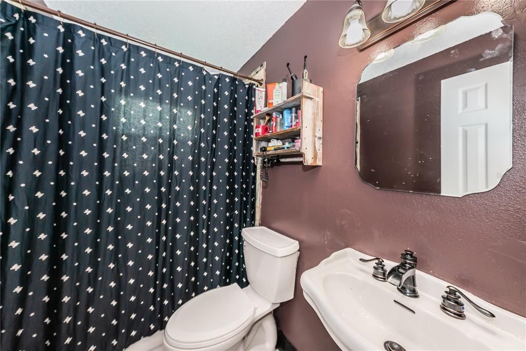 Recently Sold: $169,900 (3 beds, 1 baths, 1042 Square Feet)
