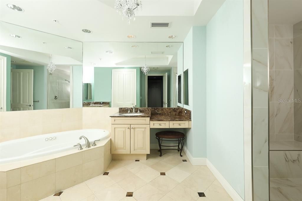 Недавно арендовано: $8,500 (1 спален, 2 ванн, 2077 Квадратных фут)