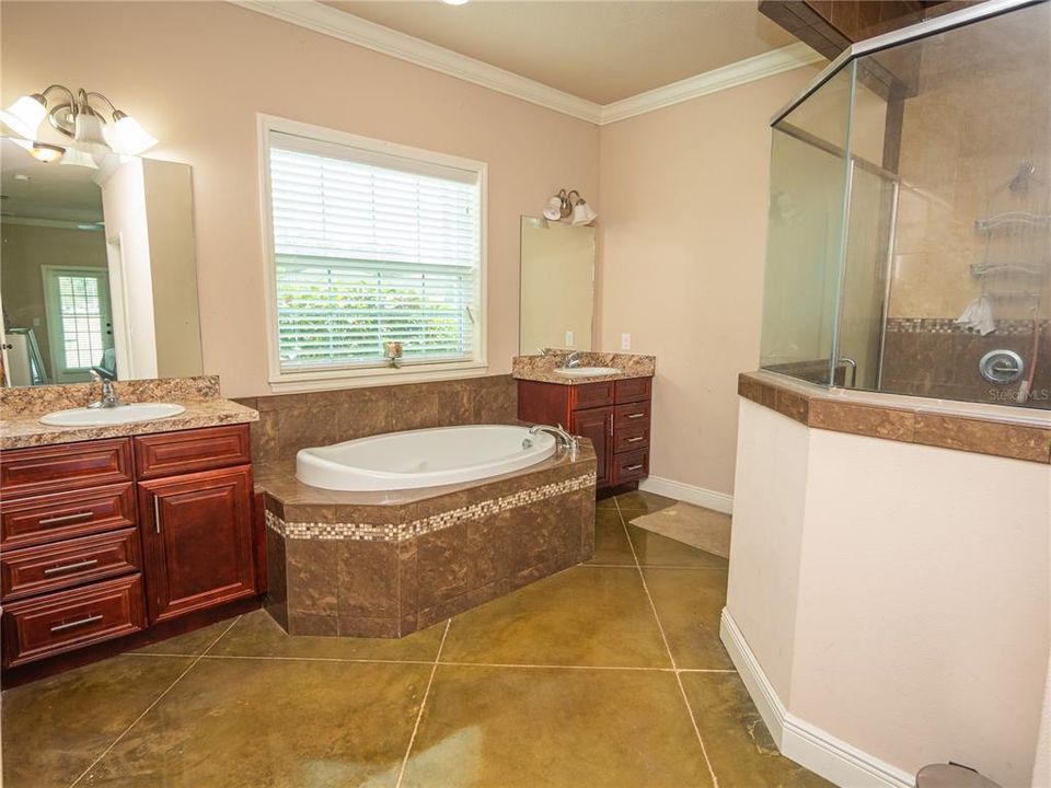 Недавно продано: $248,000 (4 спален, 2 ванн, 2244 Квадратных фут)