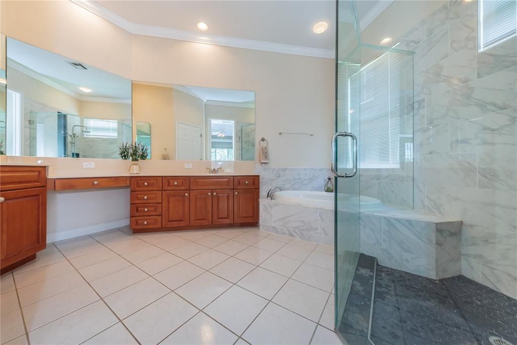 最近售出: $899,000 (4 贝兹, 3 浴室, 3287 平方英尺)