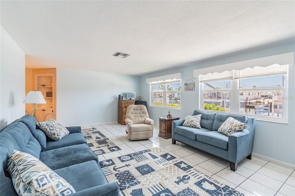 Recently Sold: $299,000 (2 beds, 2 baths, 1210 Square Feet)
