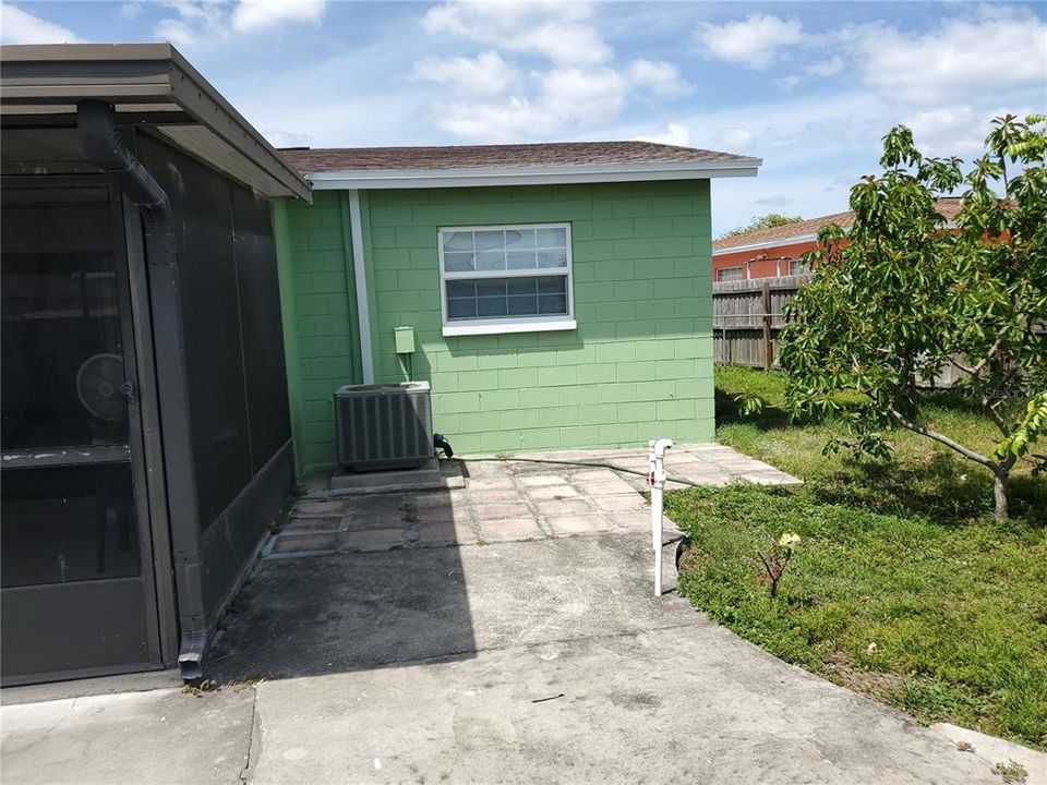 Recently Sold: $230,000 (3 beds, 2 baths, 1088 Square Feet)