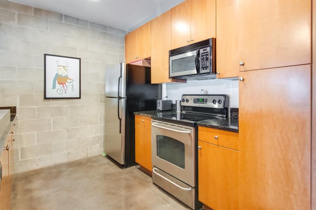 Recently Sold: $279,900 (1 beds, 1 baths, 976 Square Feet)