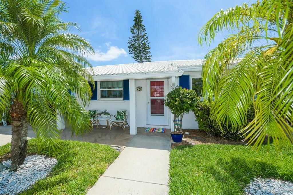 Recently Sold: $459,000 (2 beds, 2 baths, 1069 Square Feet)