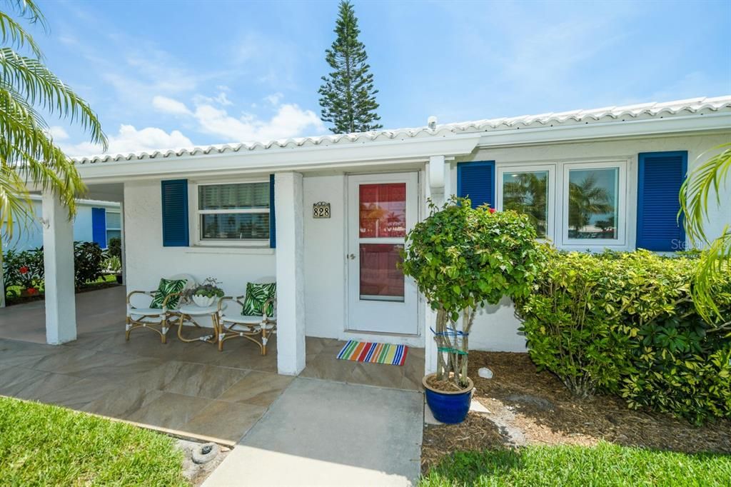 Recently Sold: $459,000 (2 beds, 2 baths, 1069 Square Feet)