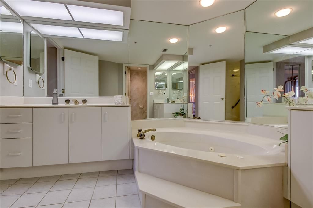 最近租的: $2,900 (2 贝兹, 2 浴室, 1470 平方英尺)