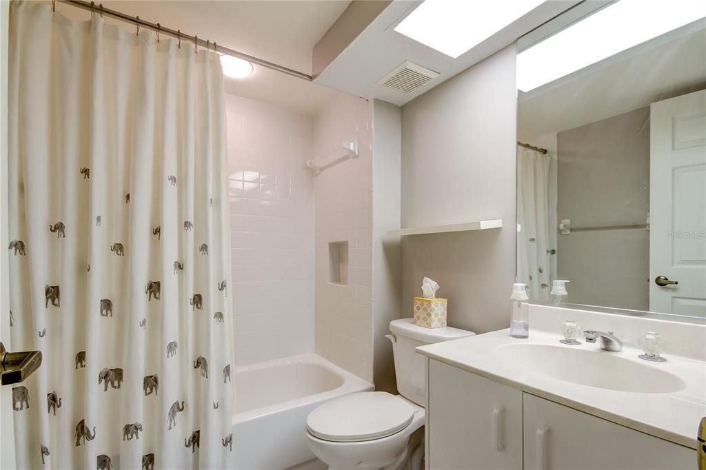Недавно арендовано: $2,900 (2 спален, 2 ванн, 1470 Квадратных фут)