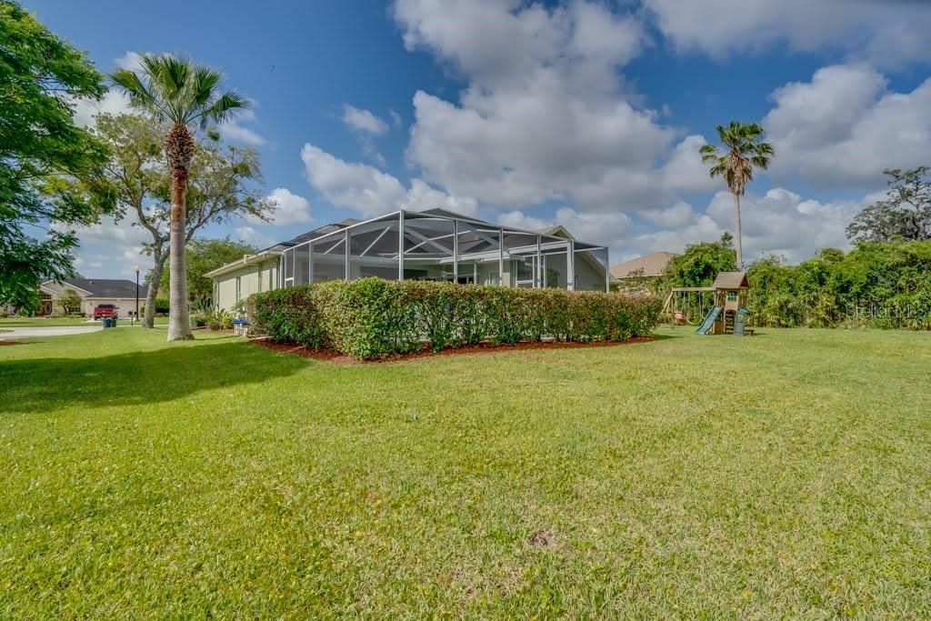Recently Sold: $325,000 (3 beds, 2 baths, 2098 Square Feet)